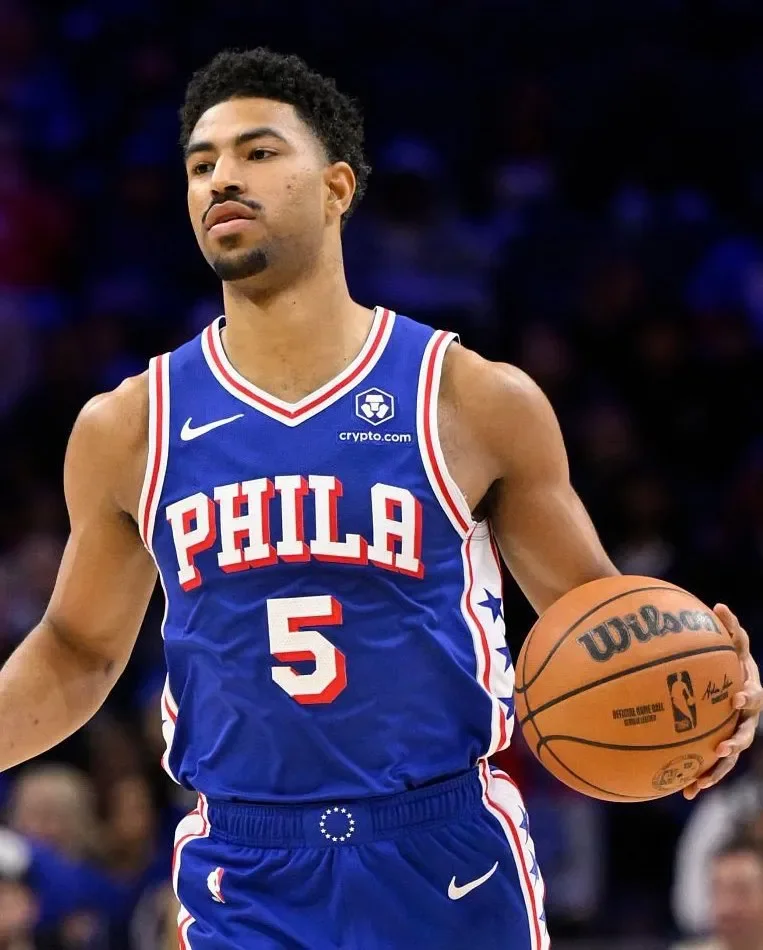 昆廷-格兰姆斯回归76人，接受1年870万资质报价